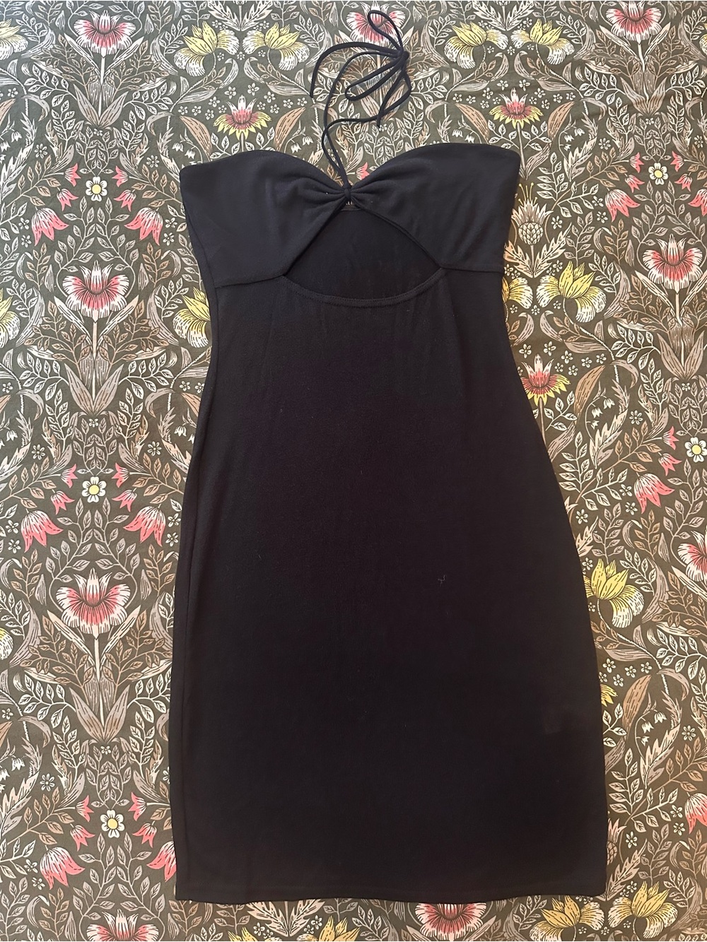 PrettyLittleThing-Halter, Bodycon Little Black Dress-Size 6